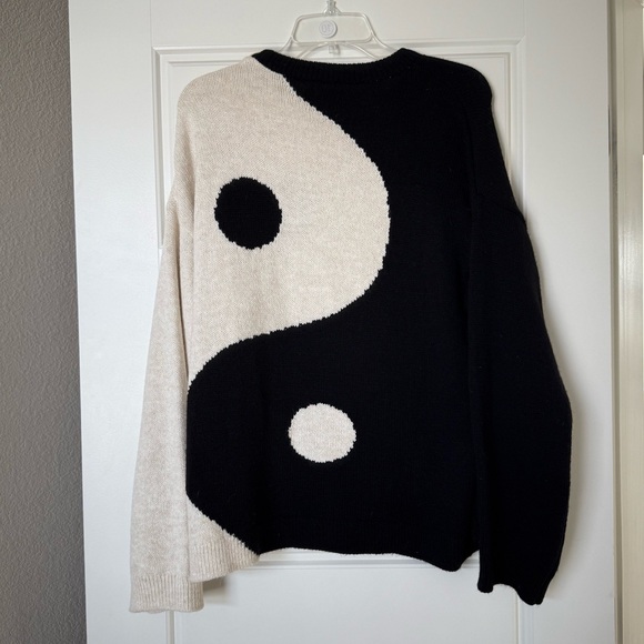 ASOS DESIGN Women’s black and white crew neck sweater with yin yang print - Picture 8 of 9